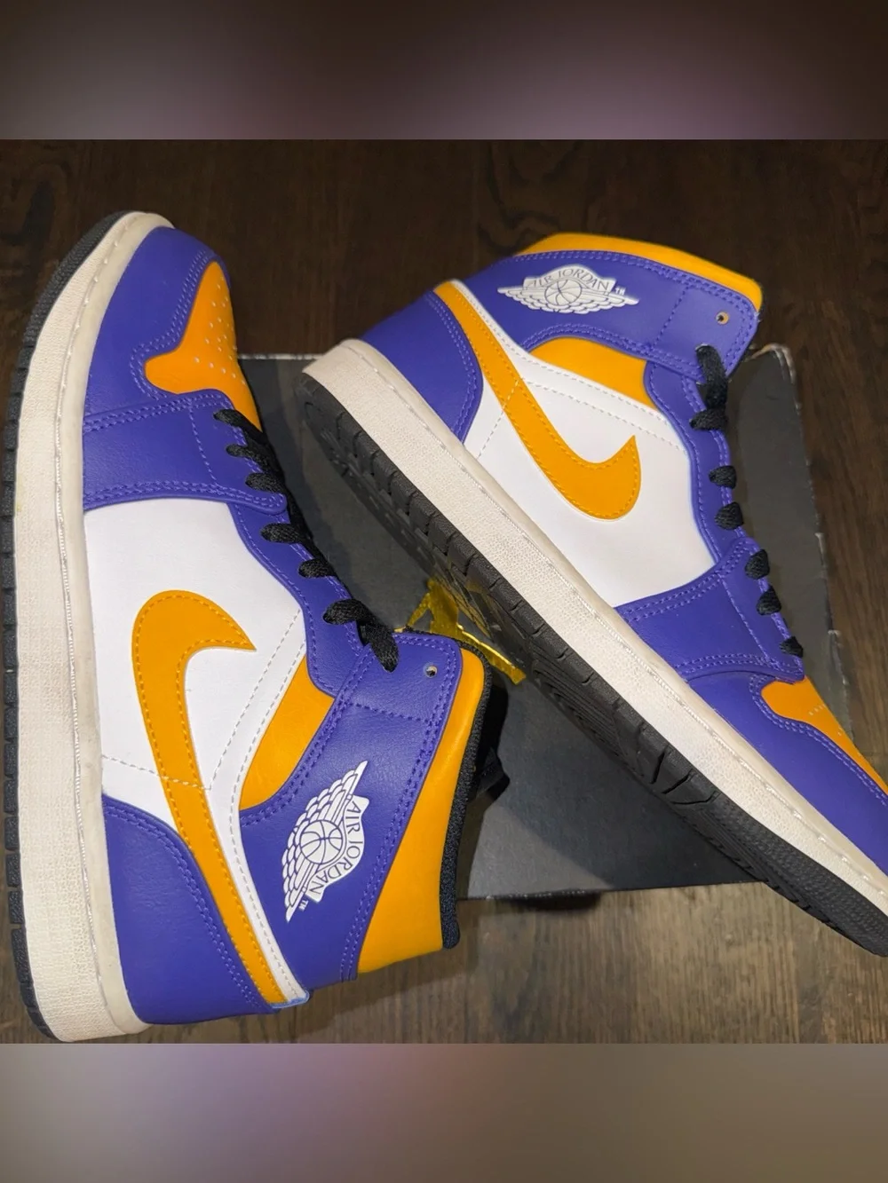 Jordan mid lakers